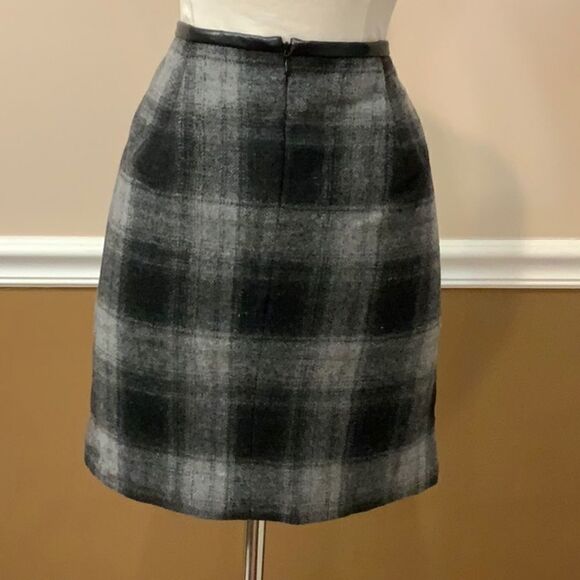 Gap| Black & Gray Plaid Wool Blend Mini Skirt 4 Faux Leather Detail - Picture 6 of 12